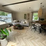 Wild Flower Wellness Met Privé Sauna En Hot Tub In Prachtige Tuin Met Overkapping