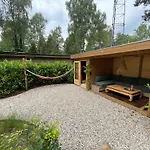 Chalet Wild Flower Wellness Met Privé Sauna En Hot Tub In Prachtige Tuin Met Overkapping Hoenderloo