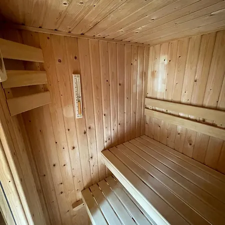 Wild Flower Wellness Met Prive Sauna En Hottub In Prachtige Tuin Met Overkapping