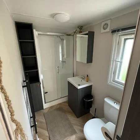 Wild Flower Wellness Met Prive Sauna En Hottub In Prachtige Tuin Met Overkapping Hoenderloo