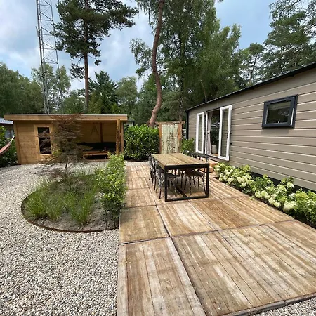 Chalet Wild Flower Wellness Met Prive Sauna En Hottub In Prachtige Tuin Met Overkapping Hoenderloo
