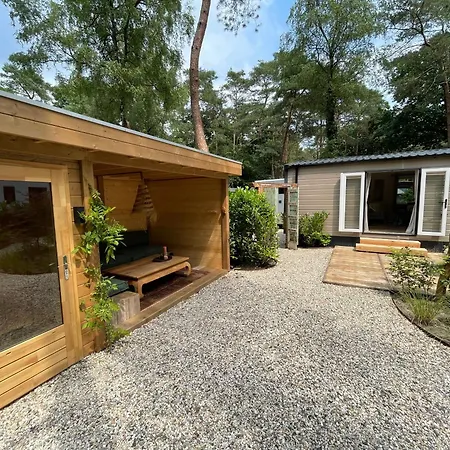 Wild Flower Wellness Met Prive Sauna En Hottub In Prachtige Tuin Met Overkapping Hoenderloo
