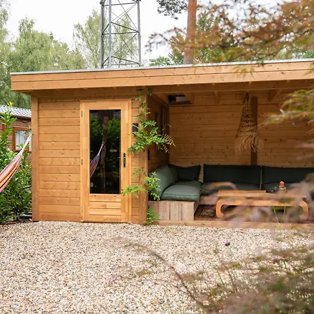 Wild Flower Wellness Met Prive Sauna En Hottub In Prachtige Tuin Met Overkapping Chalet