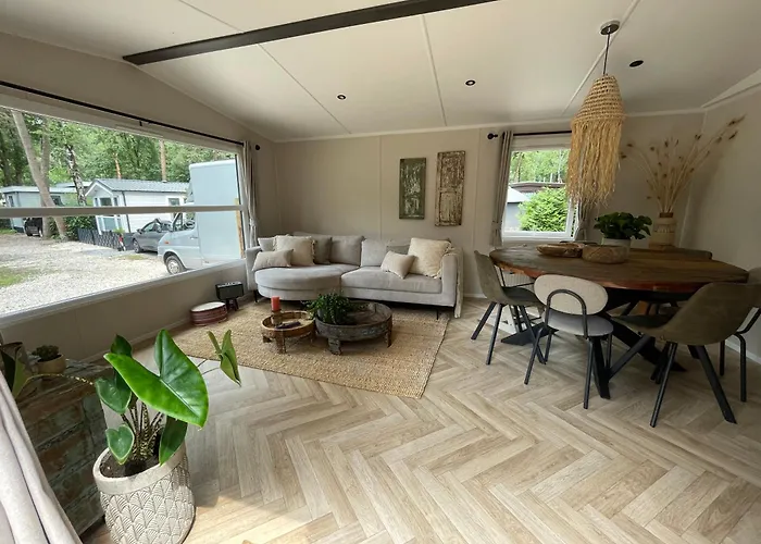 Wild Flower Wellness Met Prive Sauna En Hottub In Prachtige Tuin Met Overkapping