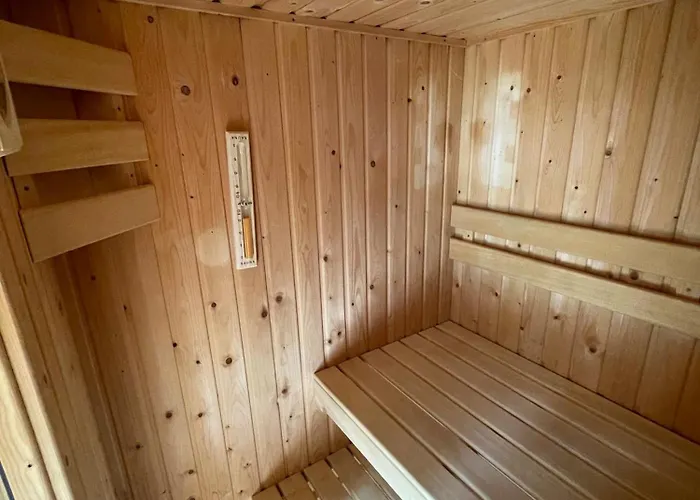 Wild Flower Wellness Met Prive Sauna En Hottub In Prachtige Tuin Met Overkapping