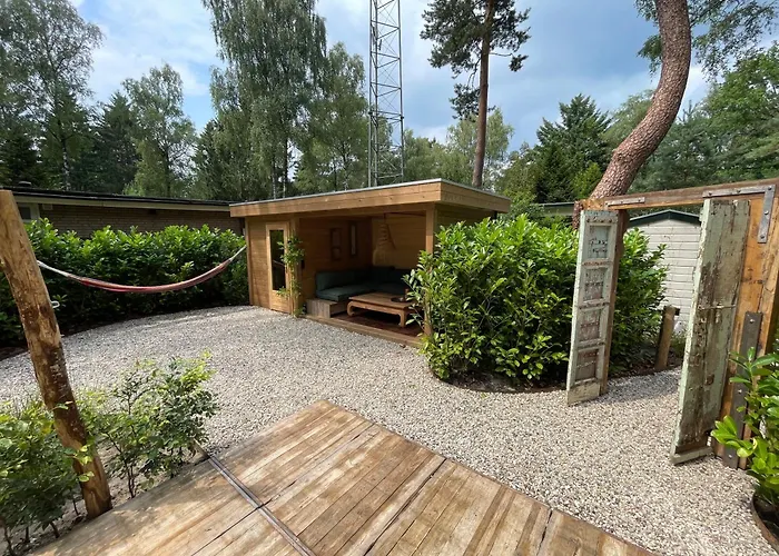 Wild Flower Wellness Met Prive Sauna En Hottub In Prachtige Tuin Met Overkapping Hoenderloo