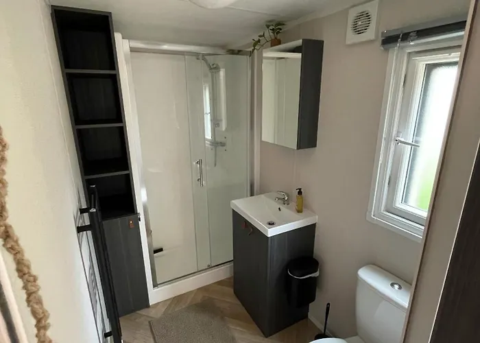 Wild Flower Wellness Met Prive Sauna En Hottub In Prachtige Tuin Met Overkapping Hoenderloo