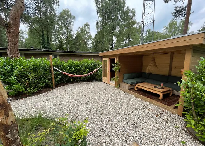 Chalet Wild Flower Wellness Met Prive Sauna En Hottub In Prachtige Tuin Met Overkapping Hoenderloo