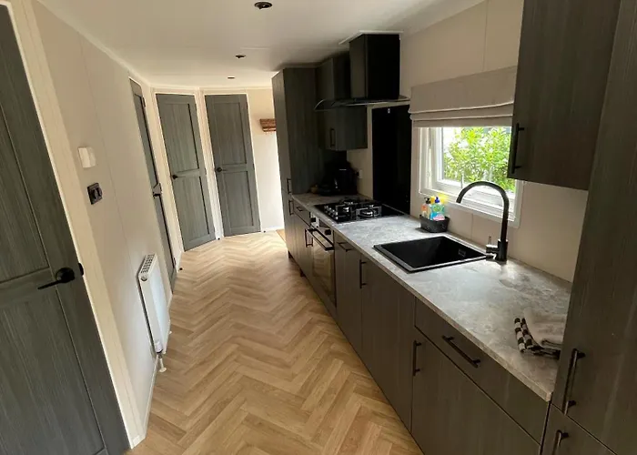 Wild Flower Wellness Met Prive Sauna En Hottub In Prachtige Tuin Met Overkapping