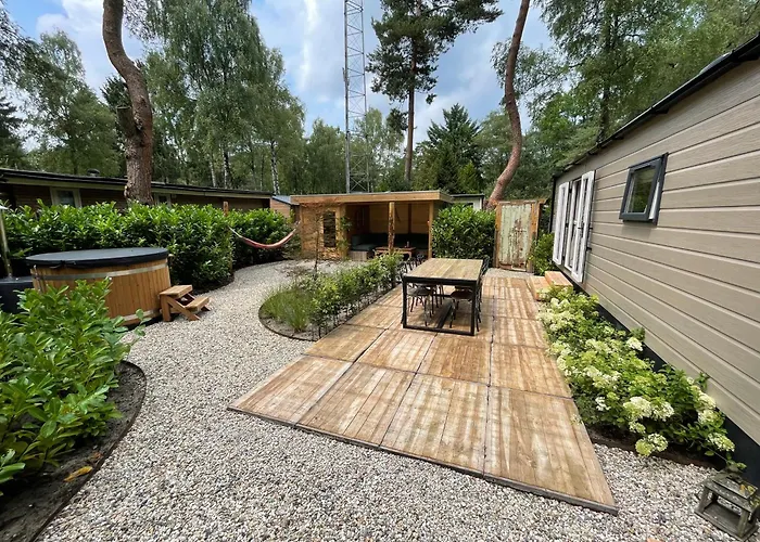 Wild Flower Wellness Met Prive Sauna En Hottub In Prachtige Tuin Met Overkapping Alpstuga