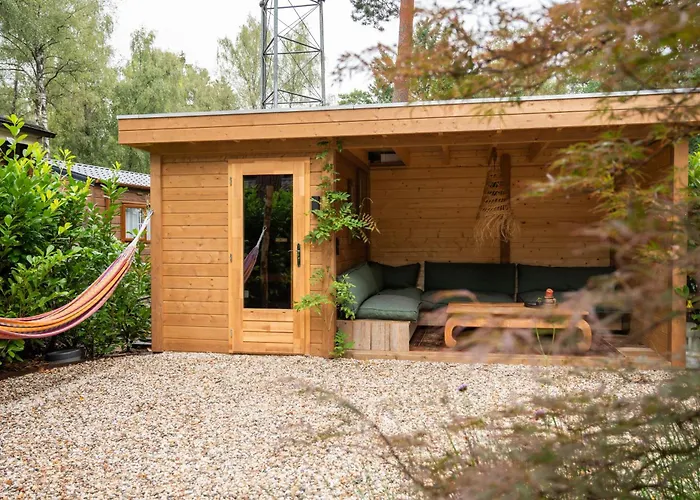 Wild Flower Wellness Met Prive Sauna En Hottub In Prachtige Tuin Met Overkapping Chalet