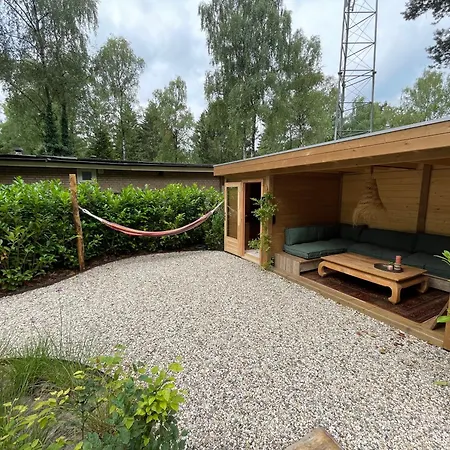 Chalé Wild Flower Wellness Met Prive Sauna En Hottub In Prachtige Tuin Met Overkapping Hoenderloo