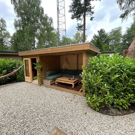 Wild Flower Wellness Met Prive Sauna En Hottub In Prachtige Tuin Met Overkapping Chalé Hoenderloo
