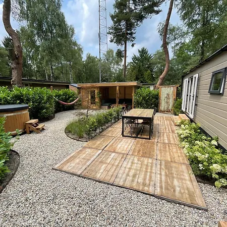 Wild Flower Wellness Met Prive Sauna En Hottub In Prachtige Tuin Met Overkapping Chalé