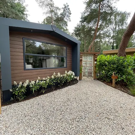 Wild Flower Wellness Met Prive Sauna En Hottub In Prachtige Tuin Met Overkapping Hoenderloo